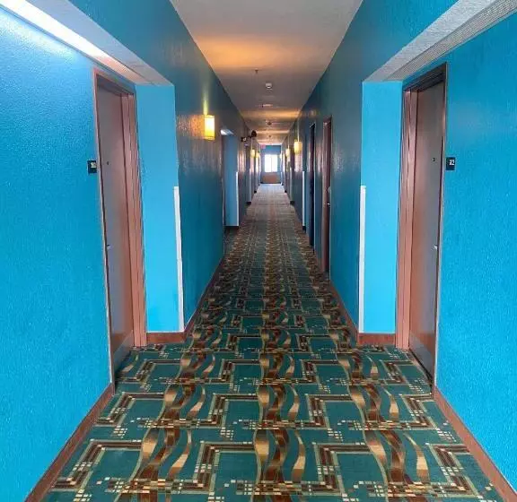 Hotelli Tropicana Inn And Suites