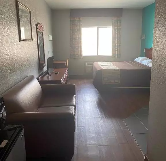 Hotelli Tropicana Inn And Suites