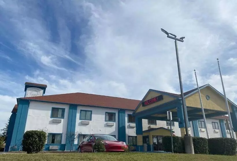 Hotelli Tropicana Inn And Suites