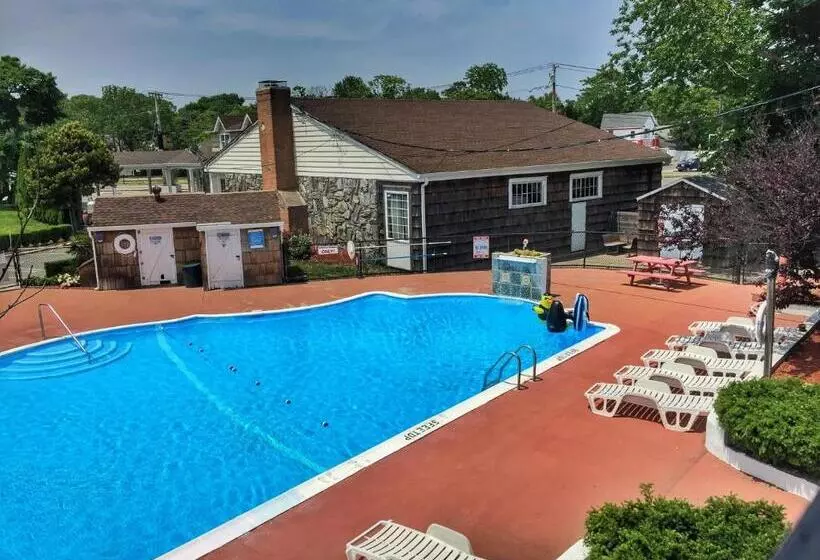 Motelli Budget Host East End Hotel In Riverhead