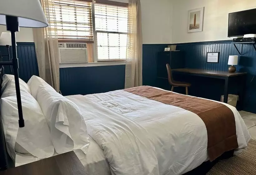 Motelli Budget Host East End Hotel In Riverhead