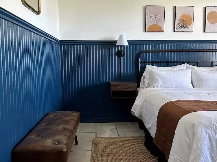 Motelli Budget Host East End Hotel In Riverhead