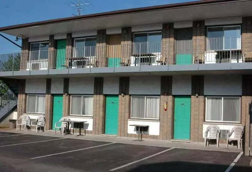 モーテル Tropicana Inn