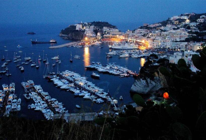 تختخواب و صبحانه Villa Flavia   Adults Only