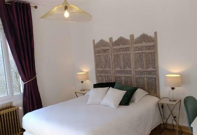 فندق Les Grillons Du Morvan