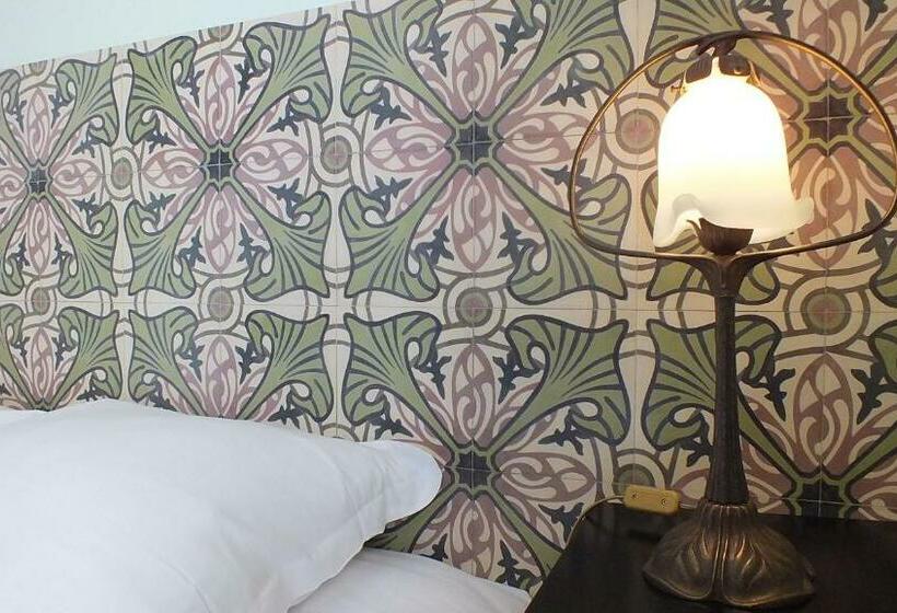 فندق Les Grillons Du Morvan