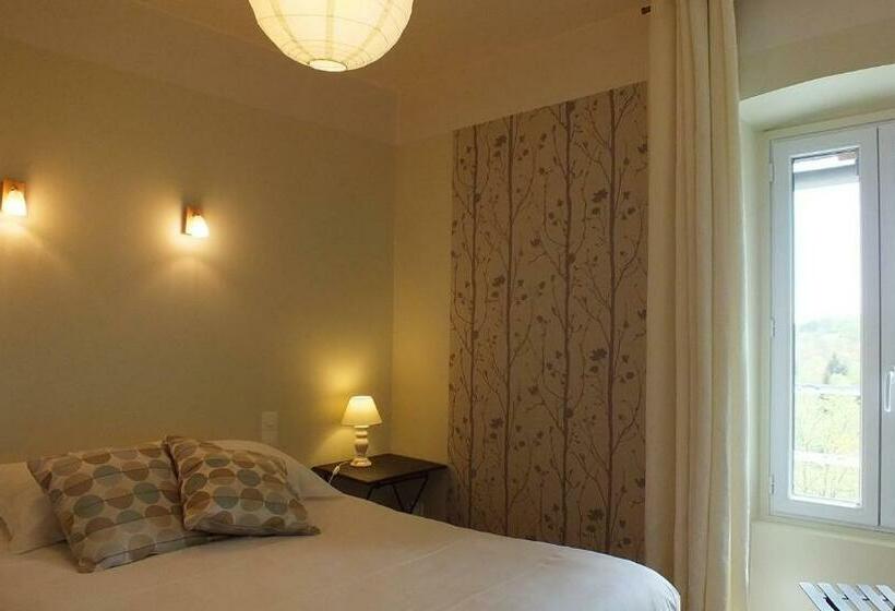 فندق Les Grillons Du Morvan