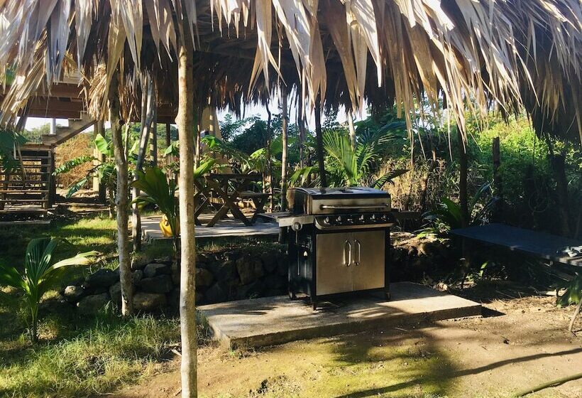 Camp Utila Village   Hostel