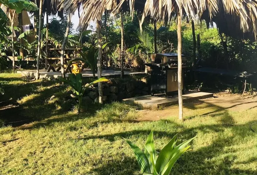 Camp Utila Village   Hostel
