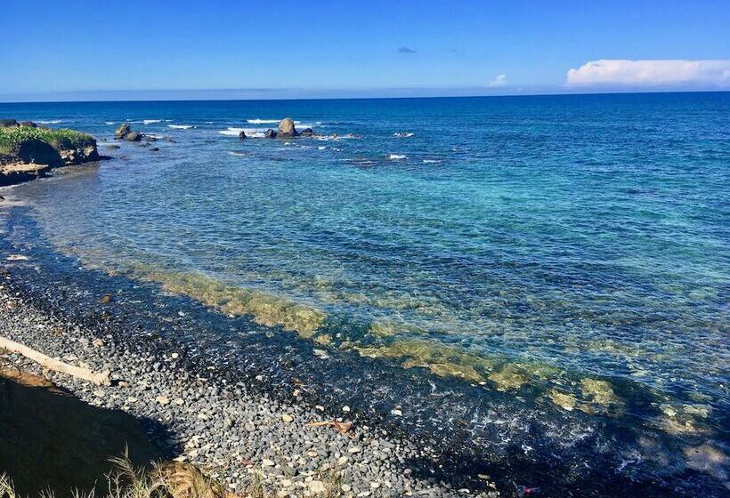 Camp Utila Village   Hostel