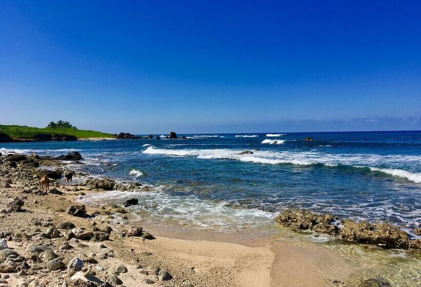 Camp Utila Village   Hostel