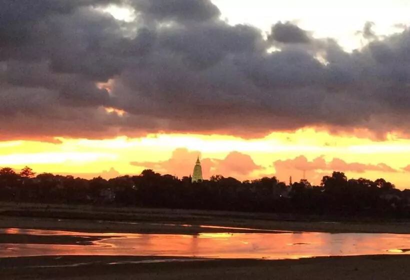 ホテル Maurya Vihar Bodhgaya