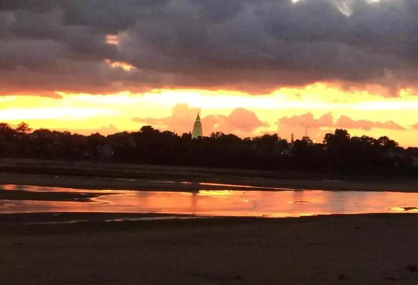 ホテル Maurya Vihar Bodhgaya