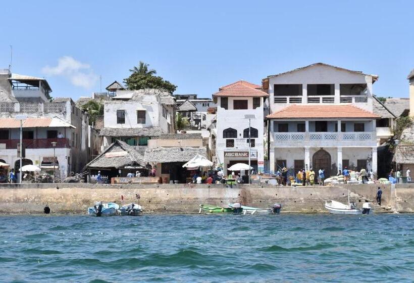 پانسیون Amu House