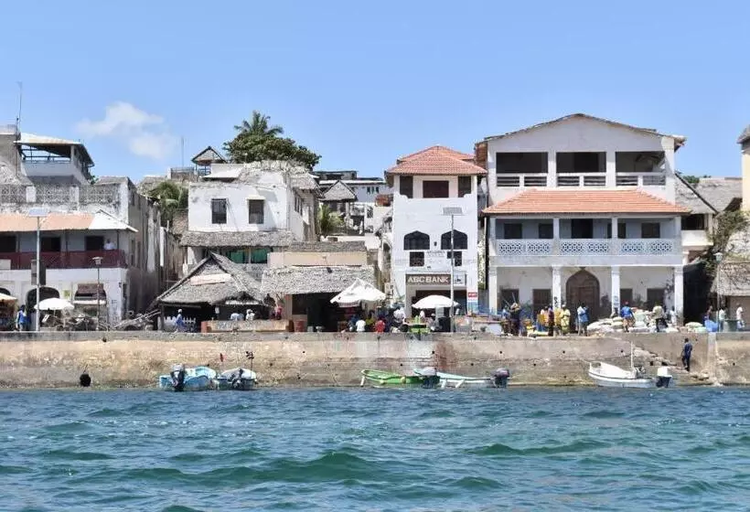 پانسیون Amu House