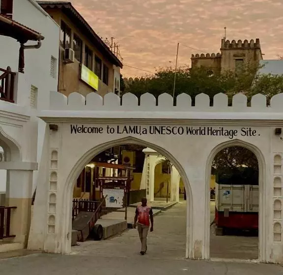 پانسیون Amu House