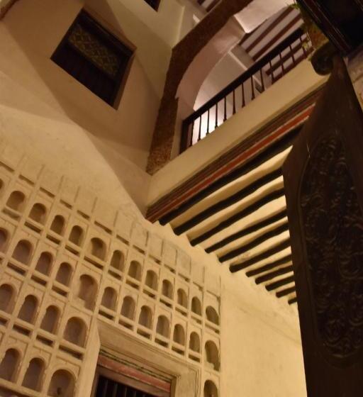 پانسیون Amu House