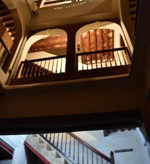 پانسیون Amu House