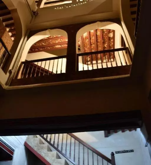 پانسیون Amu House