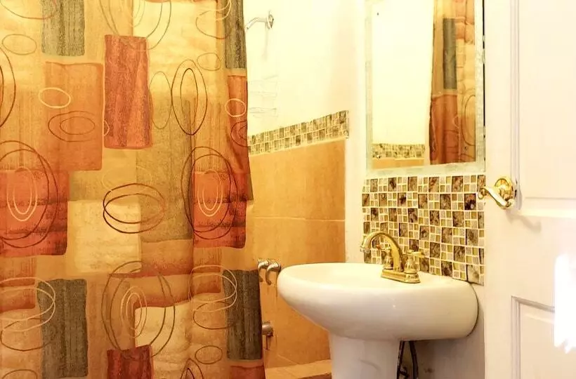 پانسیون Tranquil Guest House