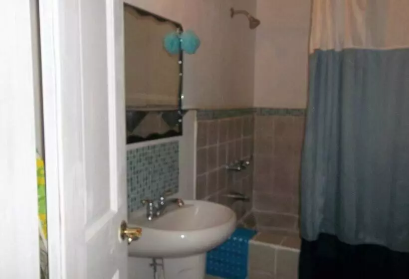 پانسیون Tranquil Guest House