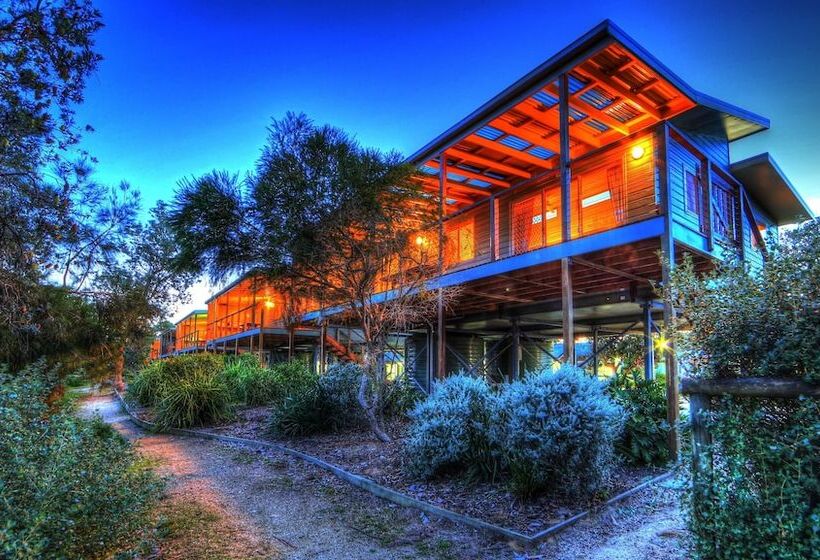 Отель Lakesea Park