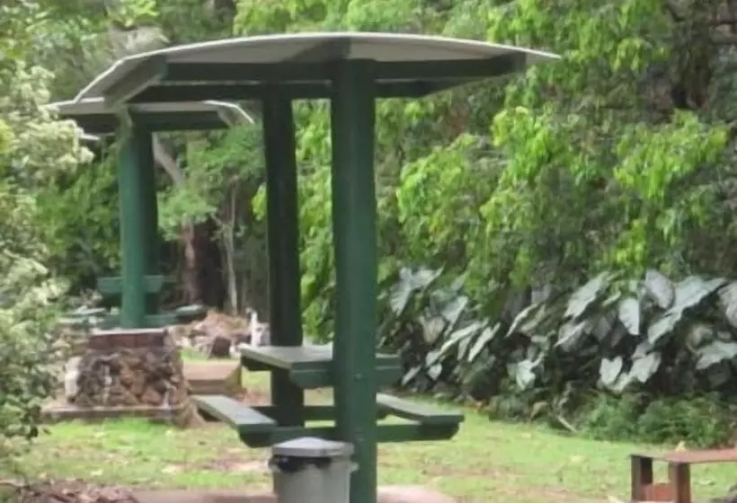 Hotel Mapleton Cabins & Caravan Park