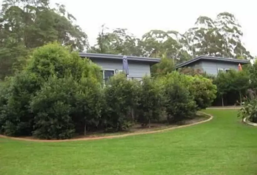 Hotel Mapleton Cabins & Caravan Park