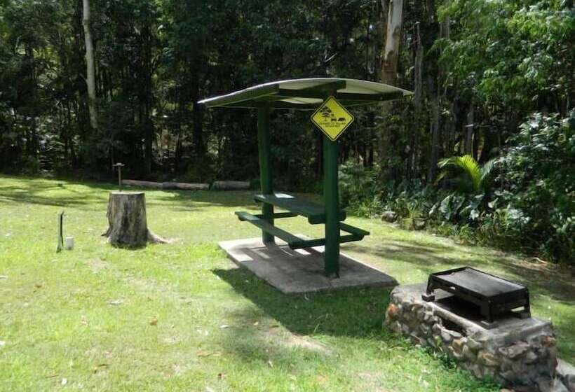 בית מלון כפרי Mapleton Cabins & Caravan Park