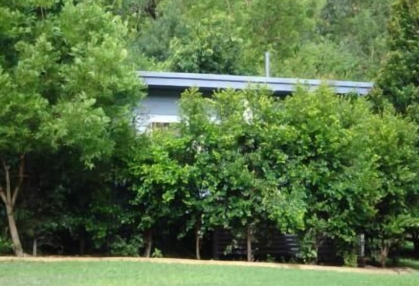 בית מלון כפרי Mapleton Cabins & Caravan Park