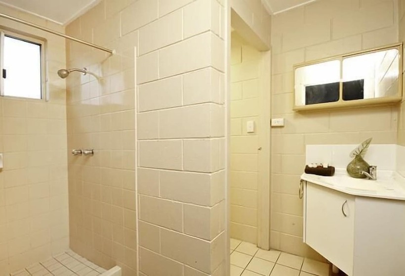 בית מלון כפרי Mapleton Cabins & Caravan Park