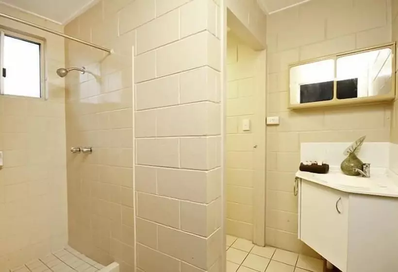 Hotel Mapleton Cabins & Caravan Park