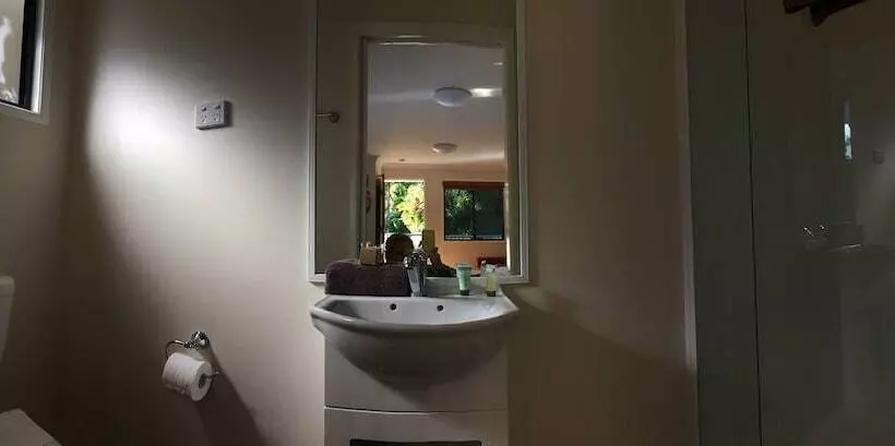 Hotel Mapleton Cabins & Caravan Park