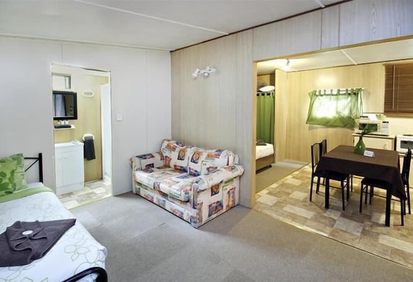 בית מלון כפרי Mapleton Cabins & Caravan Park