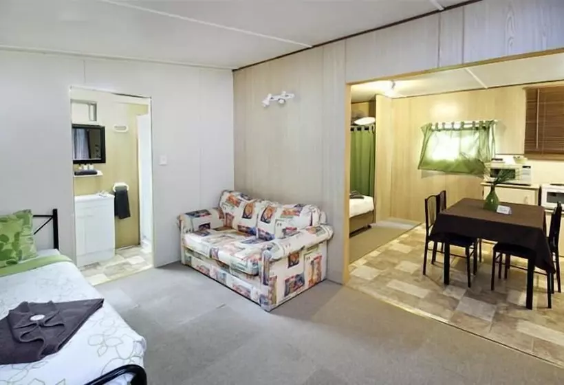 Hotel Mapleton Cabins & Caravan Park