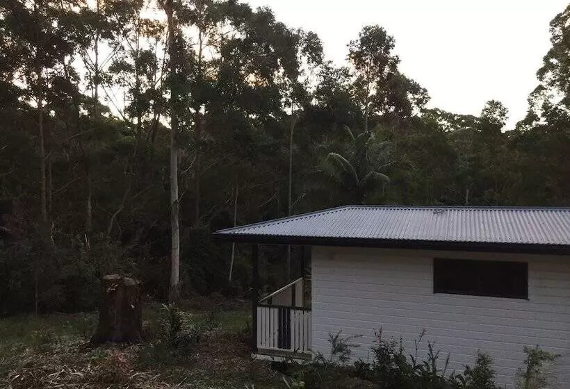 Hotel Mapleton Cabins & Caravan Park