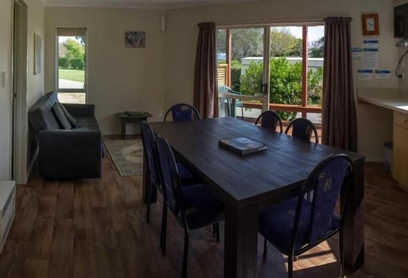 منتجع Pohara Beach Top 10 Holiday Park