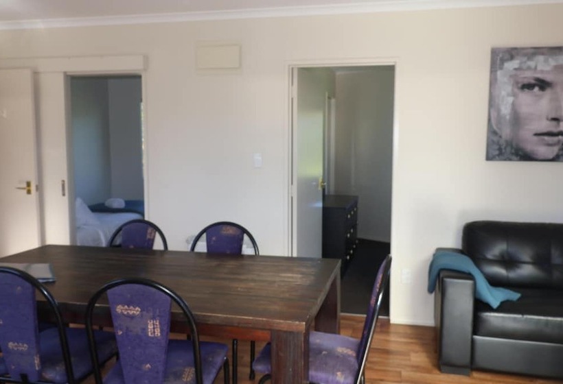 منتجع Pohara Beach Top 10 Holiday Park