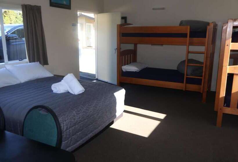 منتجع Pohara Beach Top 10 Holiday Park