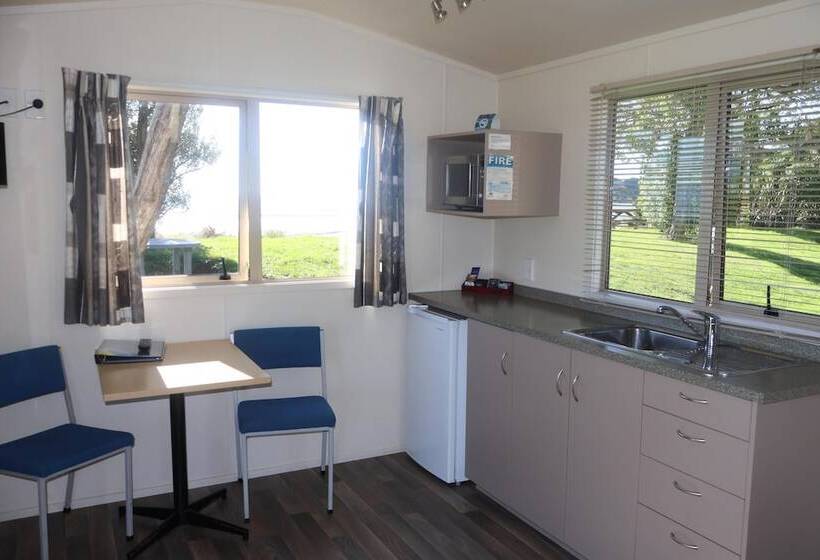 منتجع Pohara Beach Top 10 Holiday Park