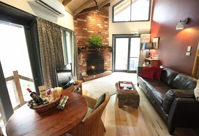 Woodlands Rainforest Retreat