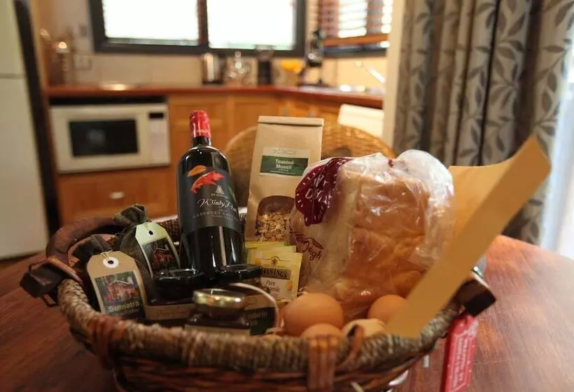 Woodlands Rainforest Retreat