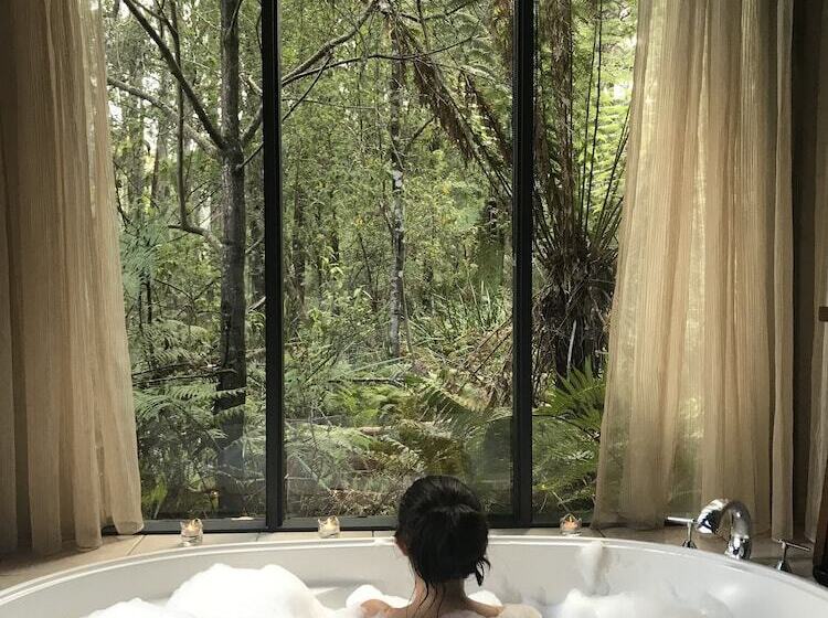 Woodlands Rainforest Retreat