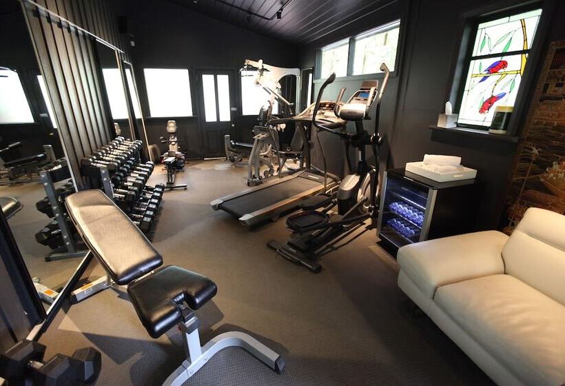 Woodlands Rainforest Retreat