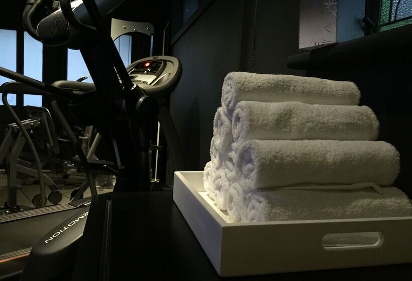 Woodlands Rainforest Retreat