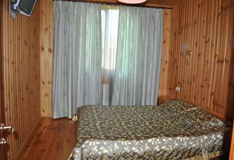 هتل Kompleks Otdykha Elki Palki