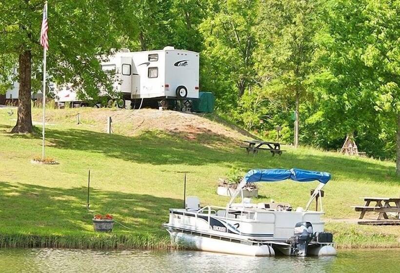 בית מלון כפרי Natchez Trace Rv Campground