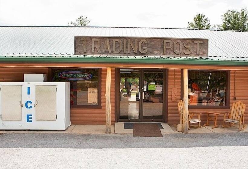 בית מלון כפרי Natchez Trace Rv Campground