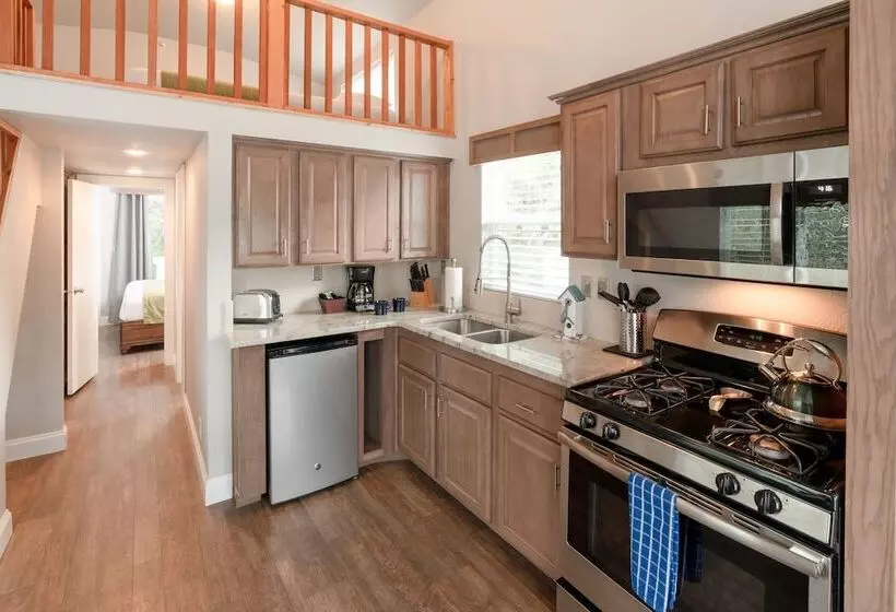 Hotelli Oceanside Beachfront Rv Resort