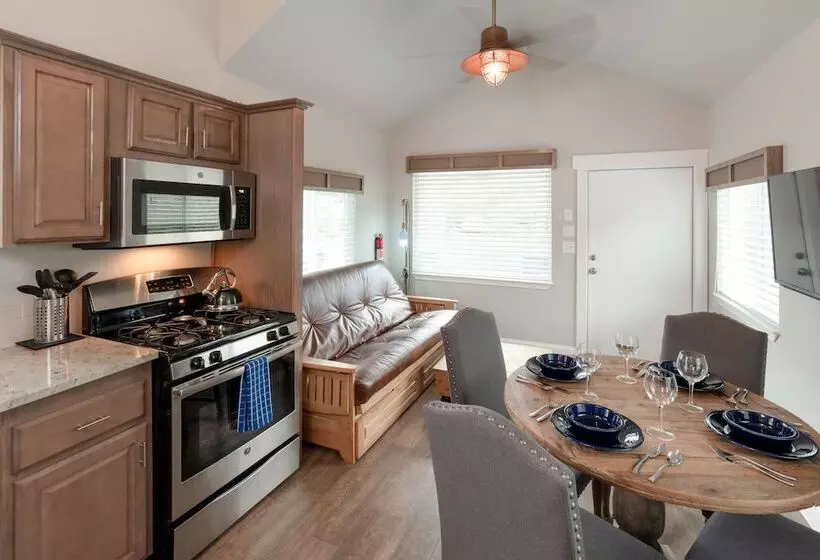 Hotelli Oceanside Beachfront Rv Resort